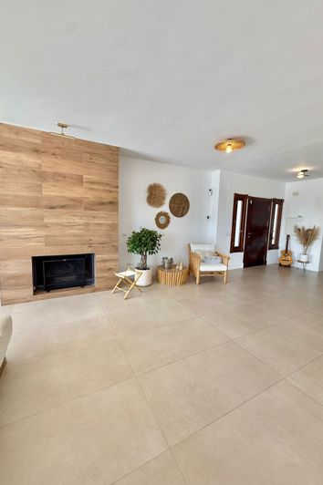 Image No.11-3 Bed House for sale