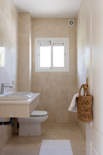 Image No.12-6 Bed House for sale