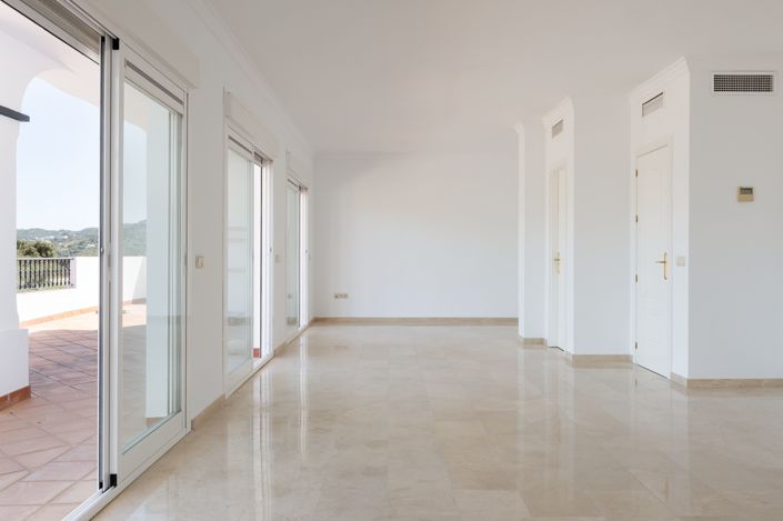 Image No.20-6 Bed House for sale