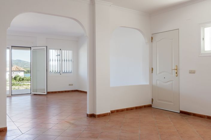 Image No.23-6 Bed House for sale