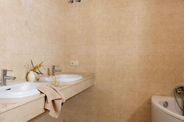 Image No.25-6 Bed House for sale