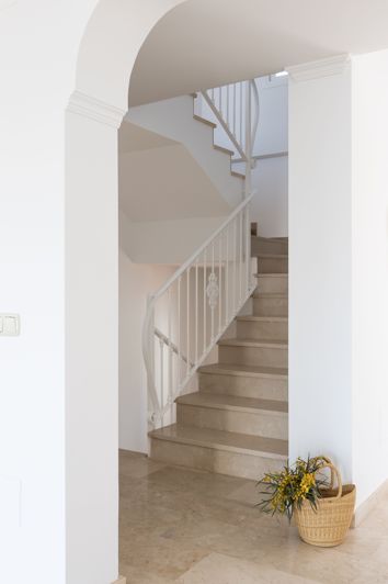 Image No.7-6 Bed House for sale