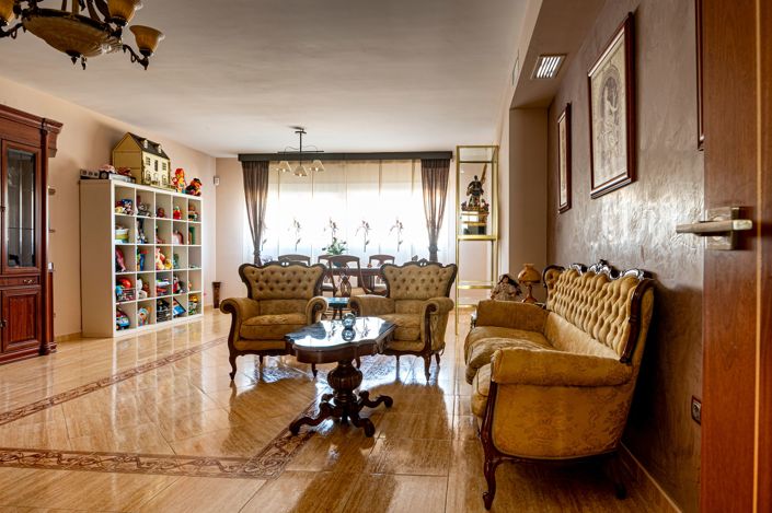 Image No.11-4 Bed House for sale