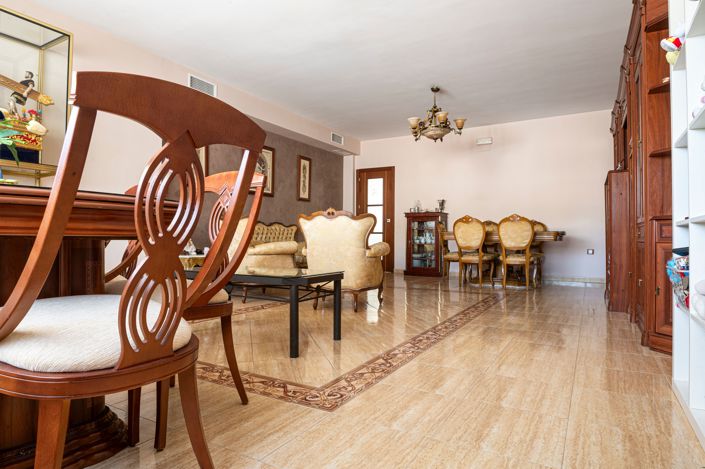 Image No.12-4 Bed House for sale