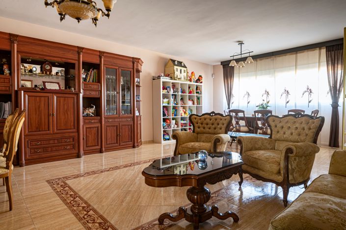 Image No.14-4 Bed House for sale