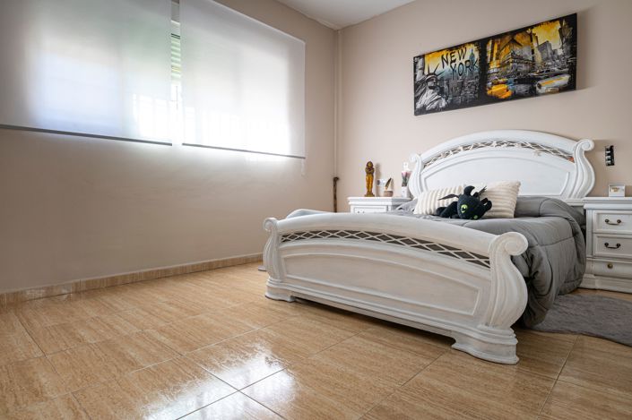 Image No.17-4 Bed House for sale