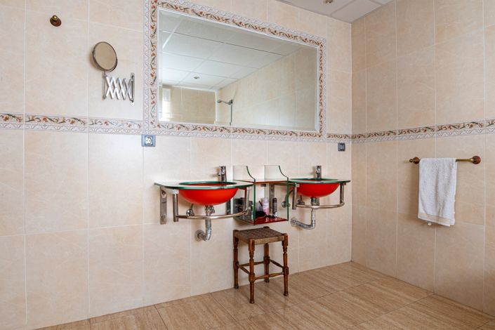 Image No.19-4 Bed House for sale