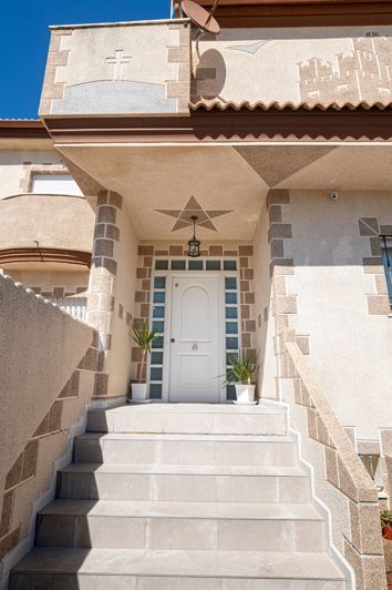 Image No.7-4 Bed House for sale