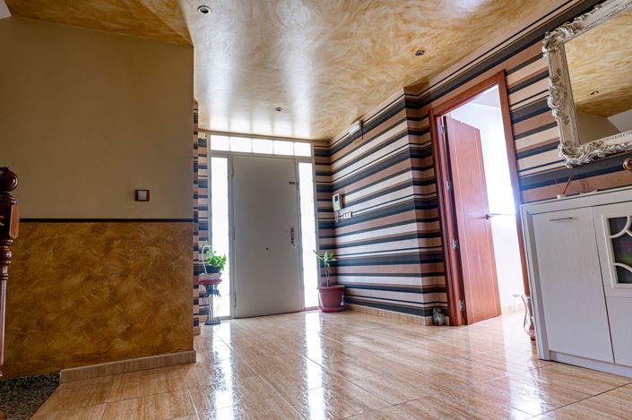 Image No.9-4 Bed House for sale