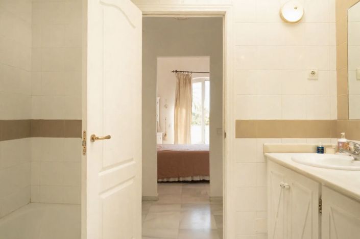 Image No.20-3 Bed House for sale