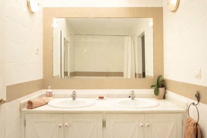 Image No.21-3 Bed House for sale