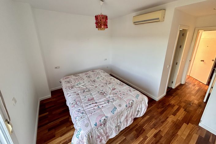 Image No.15-4 Bed Townhouse for sale