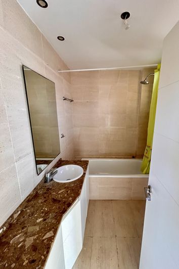 Image No.20-4 Bed Townhouse for sale