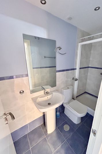 Image No.21-4 Bed Townhouse for sale