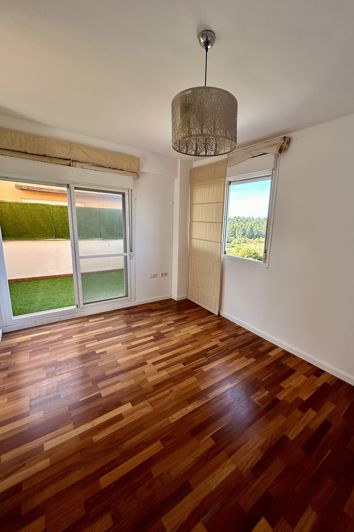 Image No.7-4 Bed Townhouse for sale