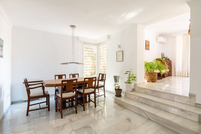 Image No.10-3 Bed House for sale