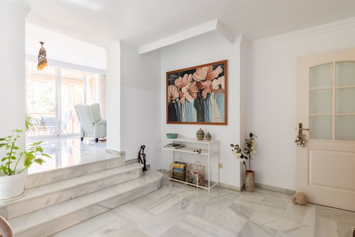 Image No.11-3 Bed House for sale