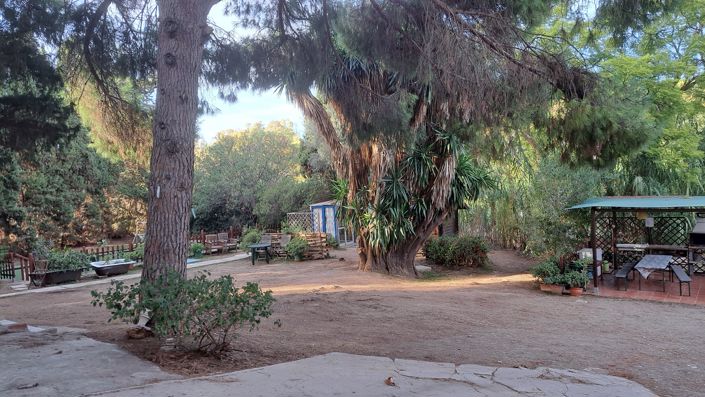 Image No.2-24 Bed Property for sale