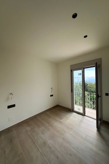 Image No.16-4 Bed House for sale