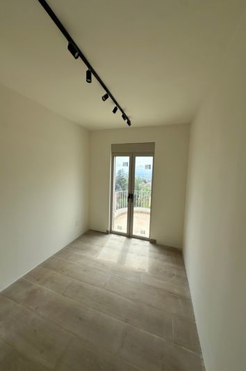 Image No.17-4 Bed House for sale