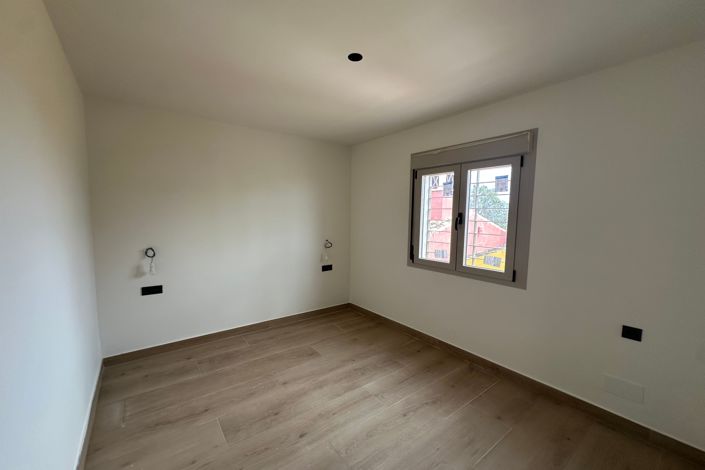 Image No.19-4 Bed House for sale