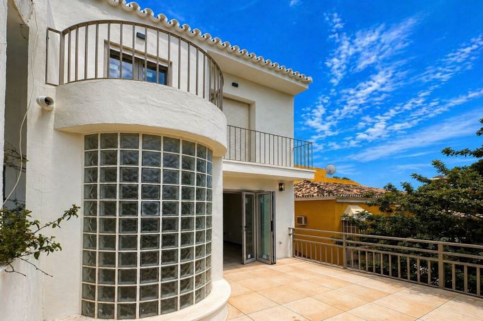 Image No.2-4 Bed House for sale