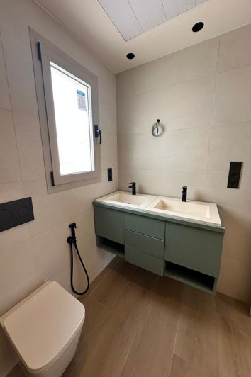 Image No.21-4 Bed House for sale