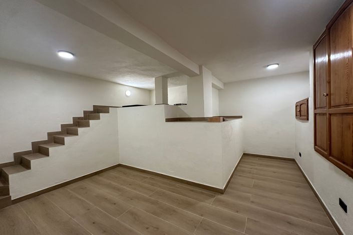 Image No.25-4 Bed House for sale