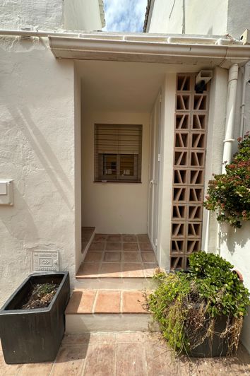 Image No.28-4 Bed House for sale