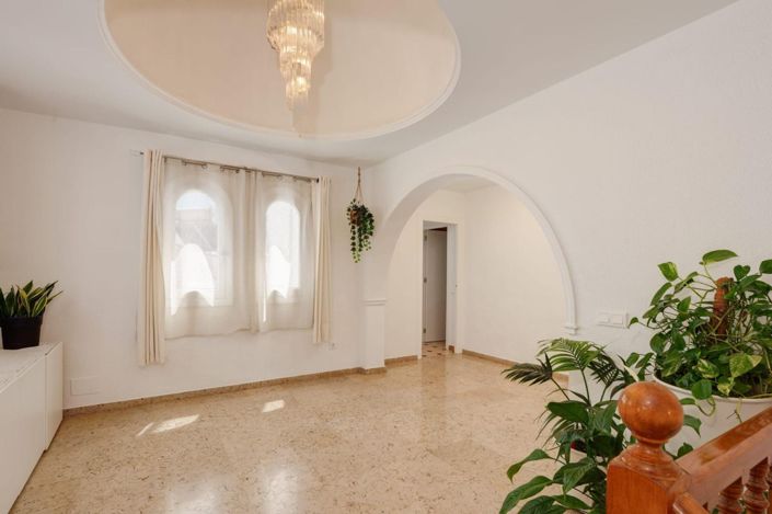 Image No.12-3 Bed House for sale