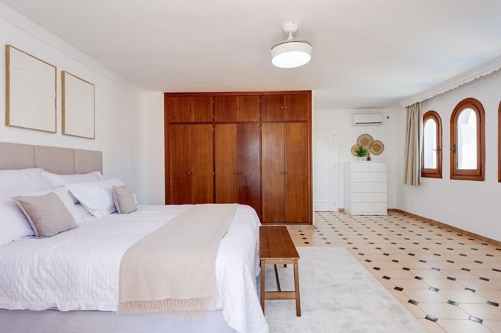 Image No.14-3 Bed House for sale
