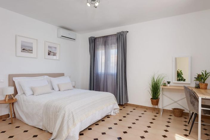 Image No.19-3 Bed House for sale