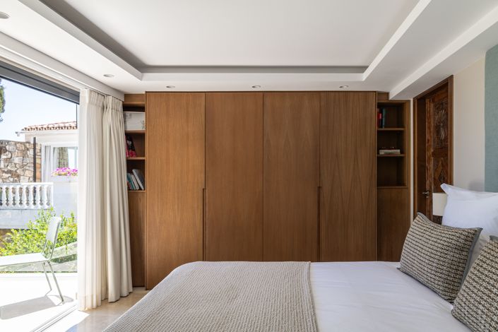 Image No.9-5 Bed House for sale