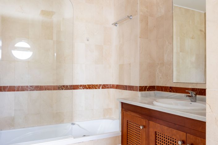 Image No.11-2 Bed House for sale