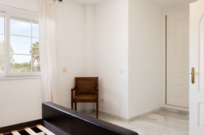 Image No.13-2 Bed House for sale