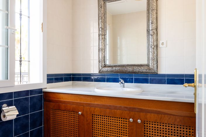 Image No.14-2 Bed House for sale
