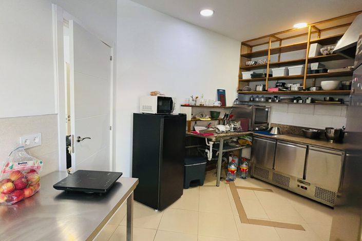 Image No.4-1 Bed Commercial for sale