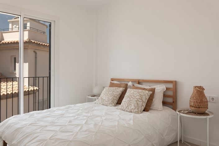 Image No.11-2 Bed House for sale