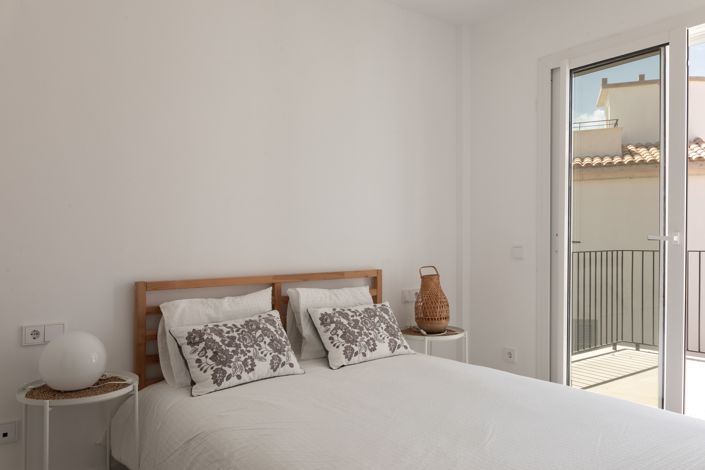 Image No.13-2 Bed House for sale