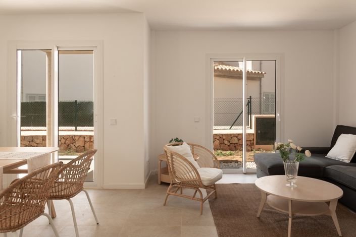 Image No.4-2 Bed House for sale