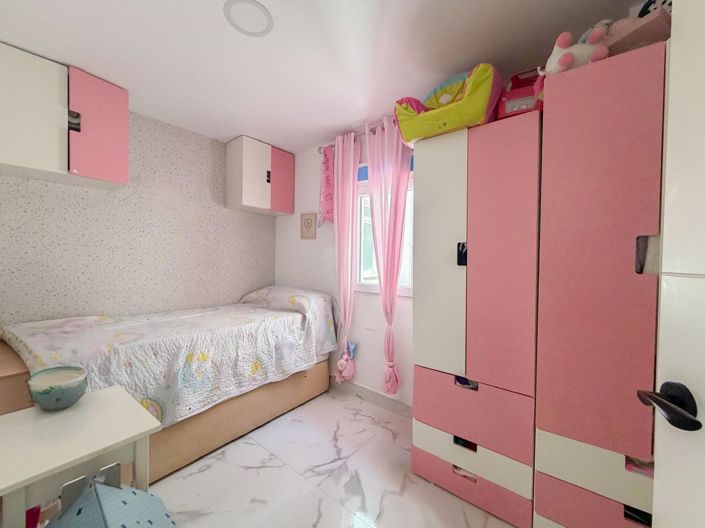 Image No.5-3 Bed Flat for sale