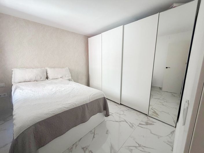 Image No.8-3 Bed Flat for sale