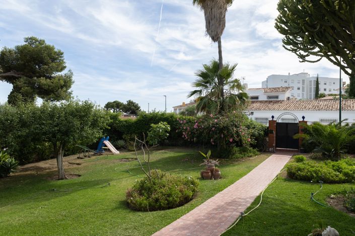 Image No.10-6 Bed House for sale