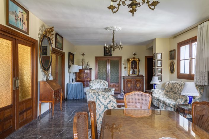 Image No.19-6 Bed House for sale