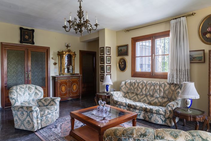 Image No.21-6 Bed House for sale