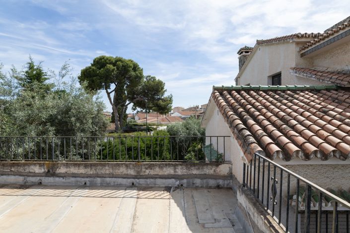 Image No.30-6 Bed House for sale