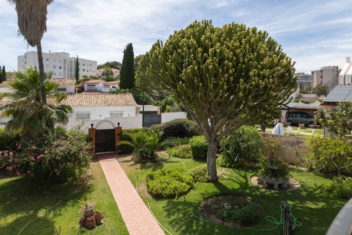 Image No.6-6 Bed House for sale
