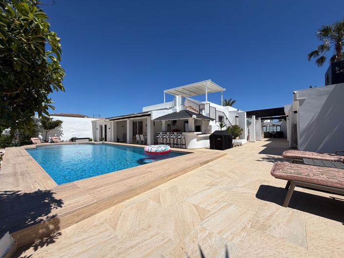 Image No.2-4 Bed Villa for sale