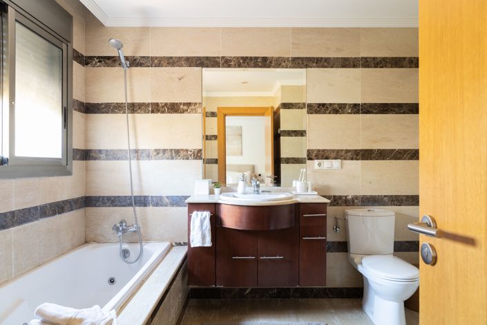 Image No.24-3 Bed Townhouse for sale