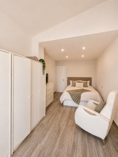 Image No.8-6 Bed House for sale
